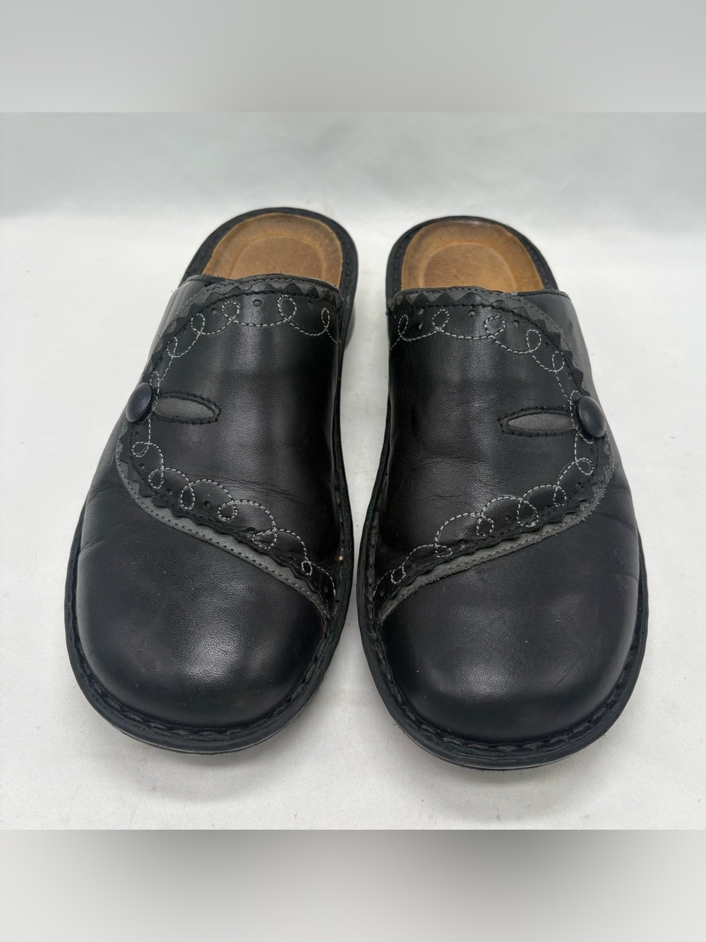 Naot Encore Women's embroidered Detail Clogs Mule Black Size: 9